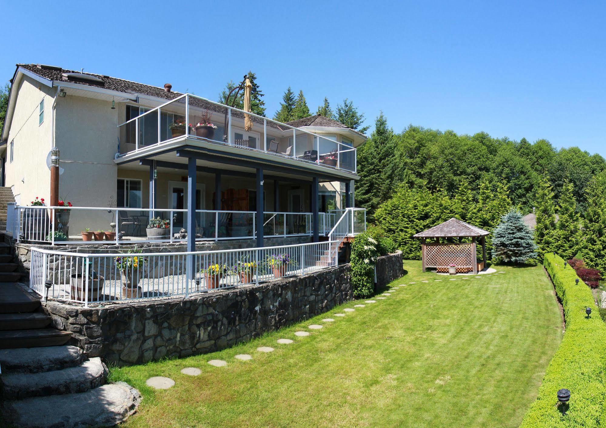 At The Shore Bed And Breakfast Sechelt Exterior photo